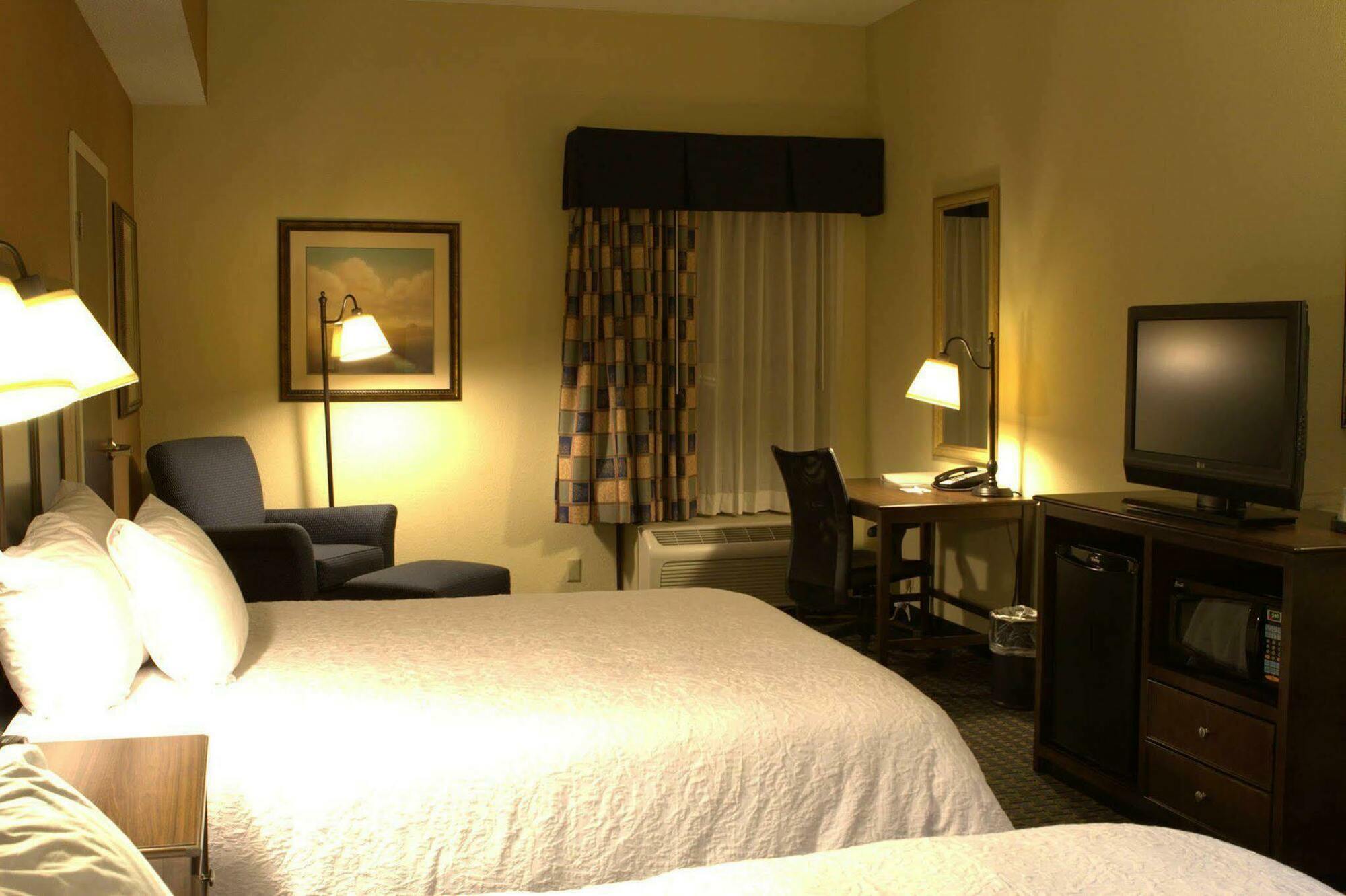 Hampton Inn Princeton Екстериор снимка